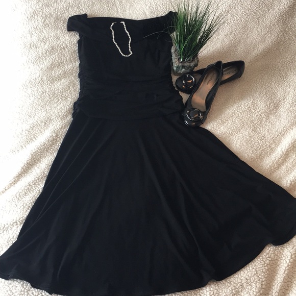 Cute black dress 👗 Beautiful details. - Picture 1 of 4